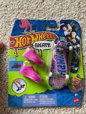 Mattel Hot Wheels Tony Hawk Skateboard Fingerboard Set